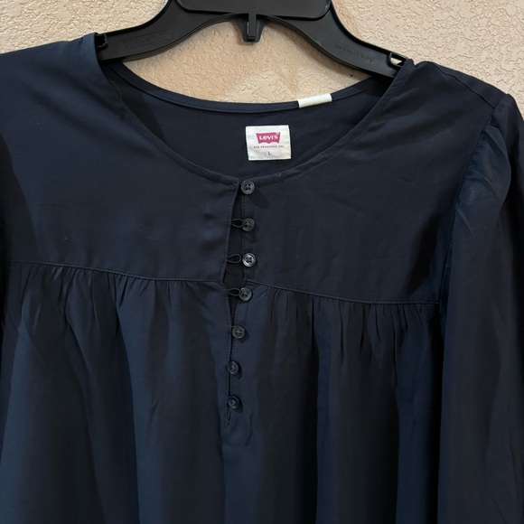 Levi's
Women's 3/4-Sleeve Blouse NWT size L - Picture 4 of 7